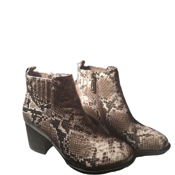 Blondo Elvina Snake Embossed Leather Waterproof Zip 2.5" Chunk Heel Ankle Boots5 - Picture 1 of 10